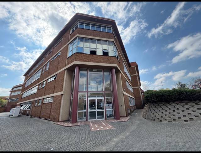 245M² INDUSTRIAL YARD TO LET IN WYNBERG